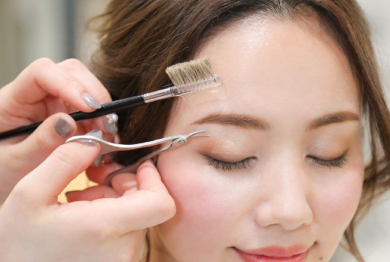 25周年記念!眉カット1100円