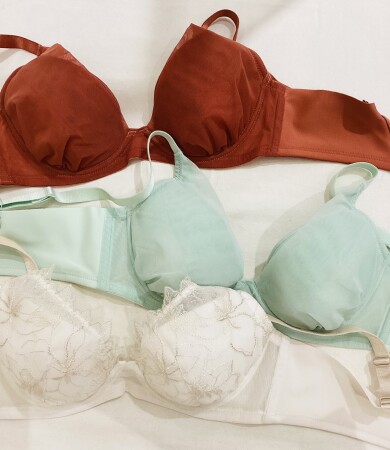 バストのボリュームスッキリ✨小さく見せるブラ