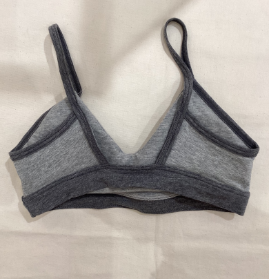 背中見せをクールに⭐️カラーブロッキング