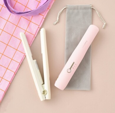 【NEW】梅雨の湿気に負けない☂️🌧持ち運びできるヘアアイロン🩷 ̖́-