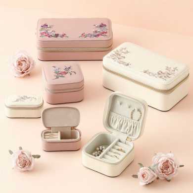 【SALE】お花の刺繍がかわいいジュエリーボックス💍✨