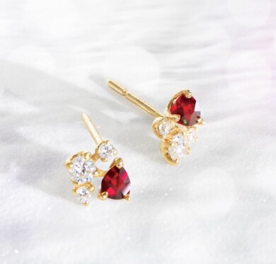 1月の誕生石ガーネットピアス