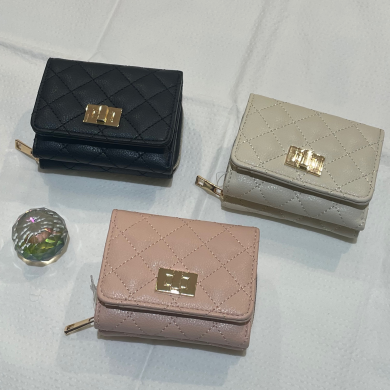 人気三つ折り財布再入荷しました🎀